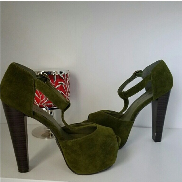 Green heels - Picture 1 of 3